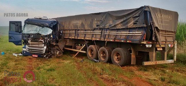 Caminhoneiro Morre Após Atingir Outro Caminhão Que Entrava Na Pista